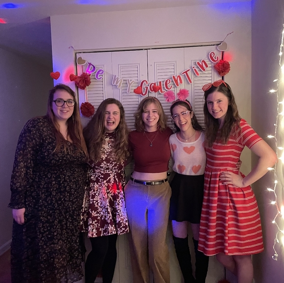 Meet Your Posher, Jenn! - Picture 3 of 4